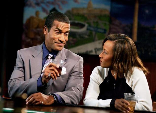 Phil Morris and Wanda Sykes in Wanda at Large (2003)