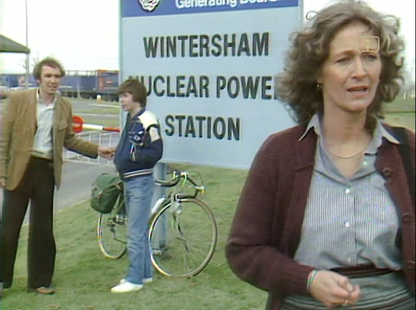 Patricia Garwood, Neil Nisbet, and Donald Sumpter in The Brack Report (1982)