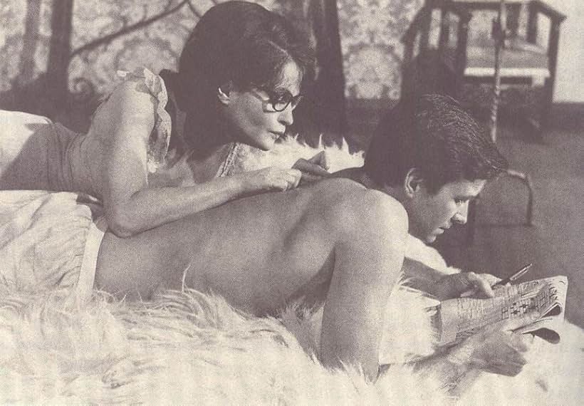 Anthony Perkins and Yvonne Furneaux in Le scandale - Delitti e champagne (1967)