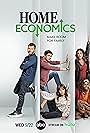 Topher Grace, Karla Souza, Sasheer Zamata, Caitlin McGee, and Jimmy Tatro in Economia doméstica (2021)