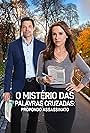 Lacey Chabert and Brennan Elliott in Mistério das Palavras Cruzadas: Segredos Mortais (2019)