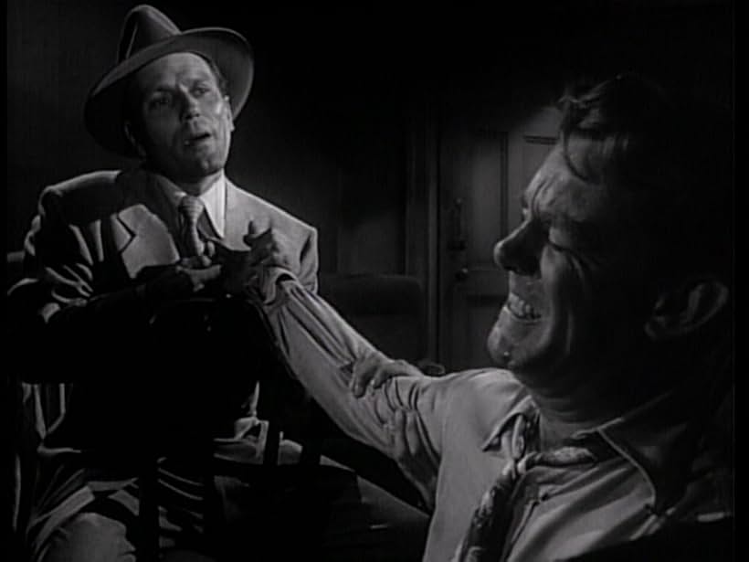 Charles McGraw and Dennis O'Keefe in T-Men (1947)