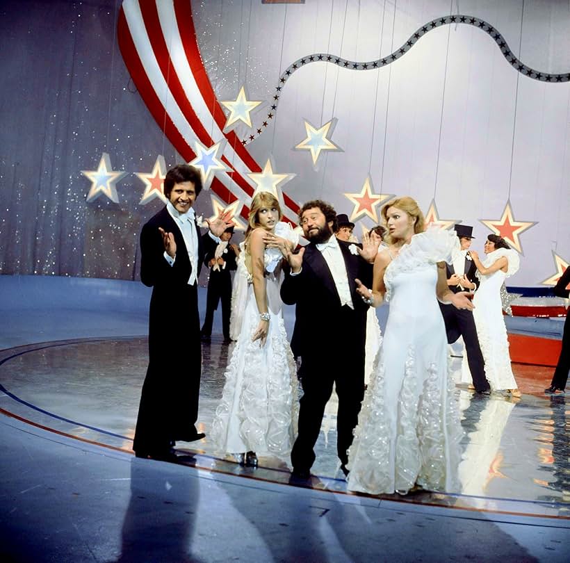 Carlos, Joe Dassin, Jeane Manson, and Joëlle Mogensen in Numéro un (1975)