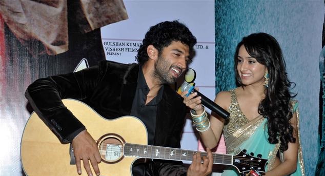 Aditya Roy Kapoor and Shraddha Kapoor at an event for Aashiqui 2 (2013)