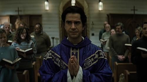 Hamish Linklater in Midnight Mass (2021)