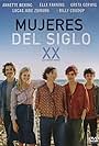 Annette Bening, Billy Crudup, Elle Fanning, Greta Gerwig, and Lucas Jade Zumann in Mujeres del siglo XX (2016)