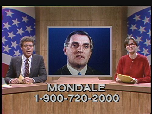 Mary Gross, Walter Mondale, and Joe Piscopo in Il Saturday Night Live (1975)