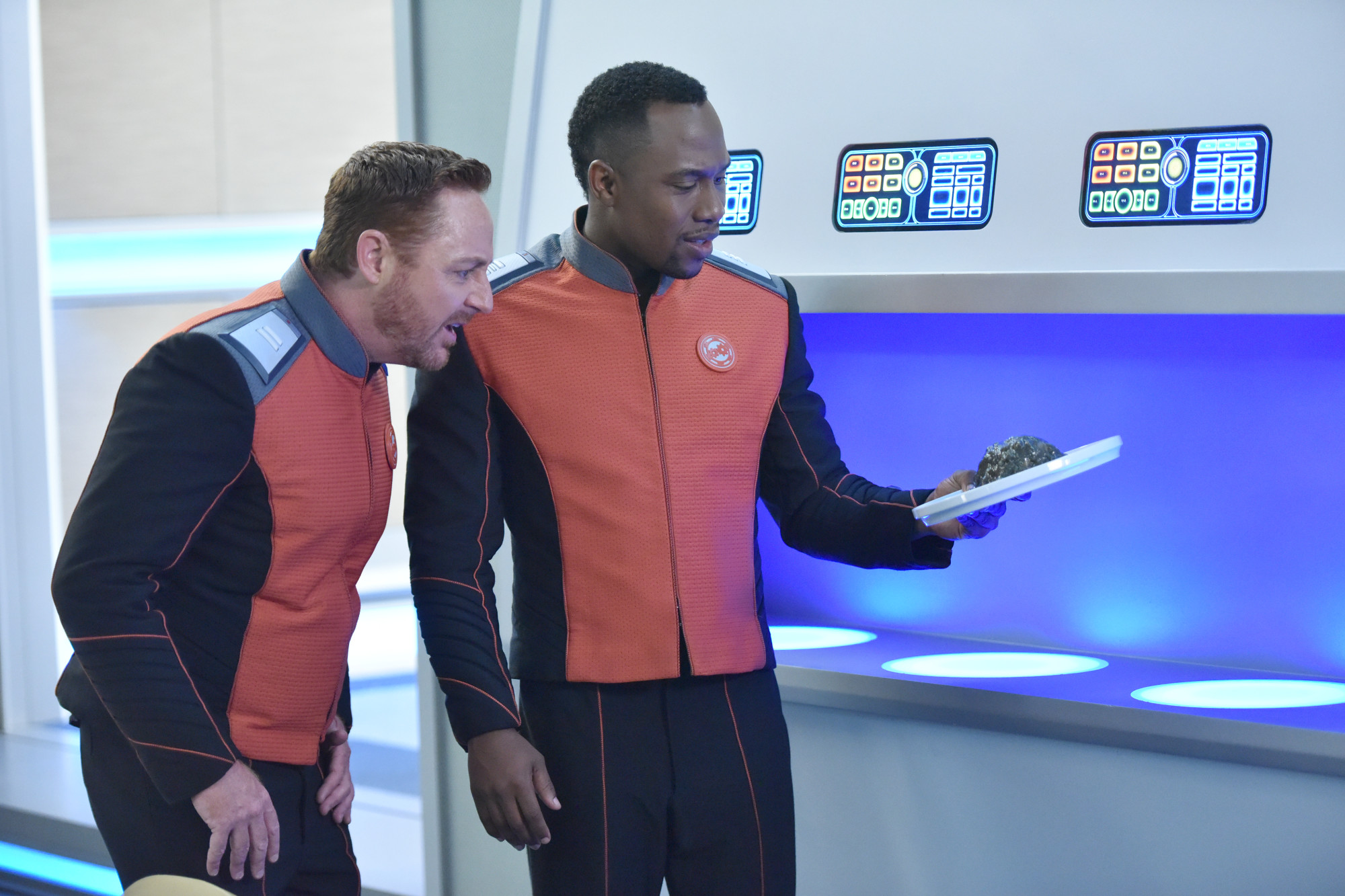 Scott Grimes and J. Lee in The Orville (2017)