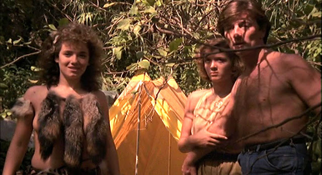 Analía Ivars, Emilio Linder, and Alicia Príncipe in Les amazones du temple d'or (1986)