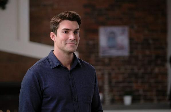 Peter Porte in A Christmas to Cherish (2019)