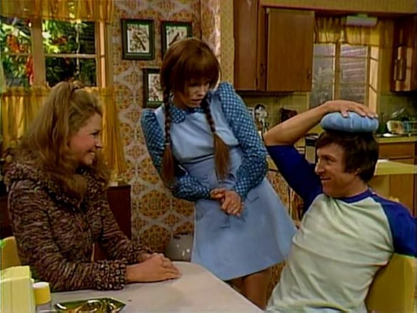 Salome Jens, Louise Lasser, and Greg Mullavey in Mary Hartman, Mary Hartman (1976)