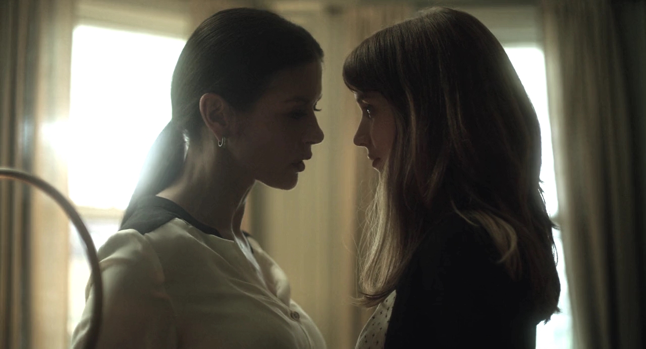 Catherine Zeta-Jones and Rooney Mara in Side Effects (2013)