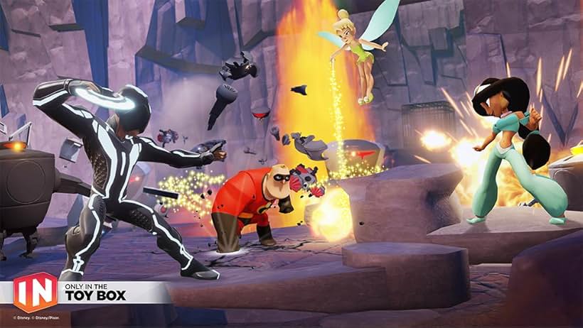 Craig T. Nelson, Linda Larkin, Mae Whitman, and Ross Thomas in Disney Infinity 3.0 (2015)