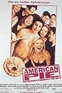 Mena Suvari, Jason Biggs, Alyson Hannigan, Chris Klein, Natasha Lyonne, Thomas Ian Nicholas, Tara Reid, Seann William Scott, and Eddie Kaye Thomas in American Pie: Wie ein heißer Apfelkuchen (1999)