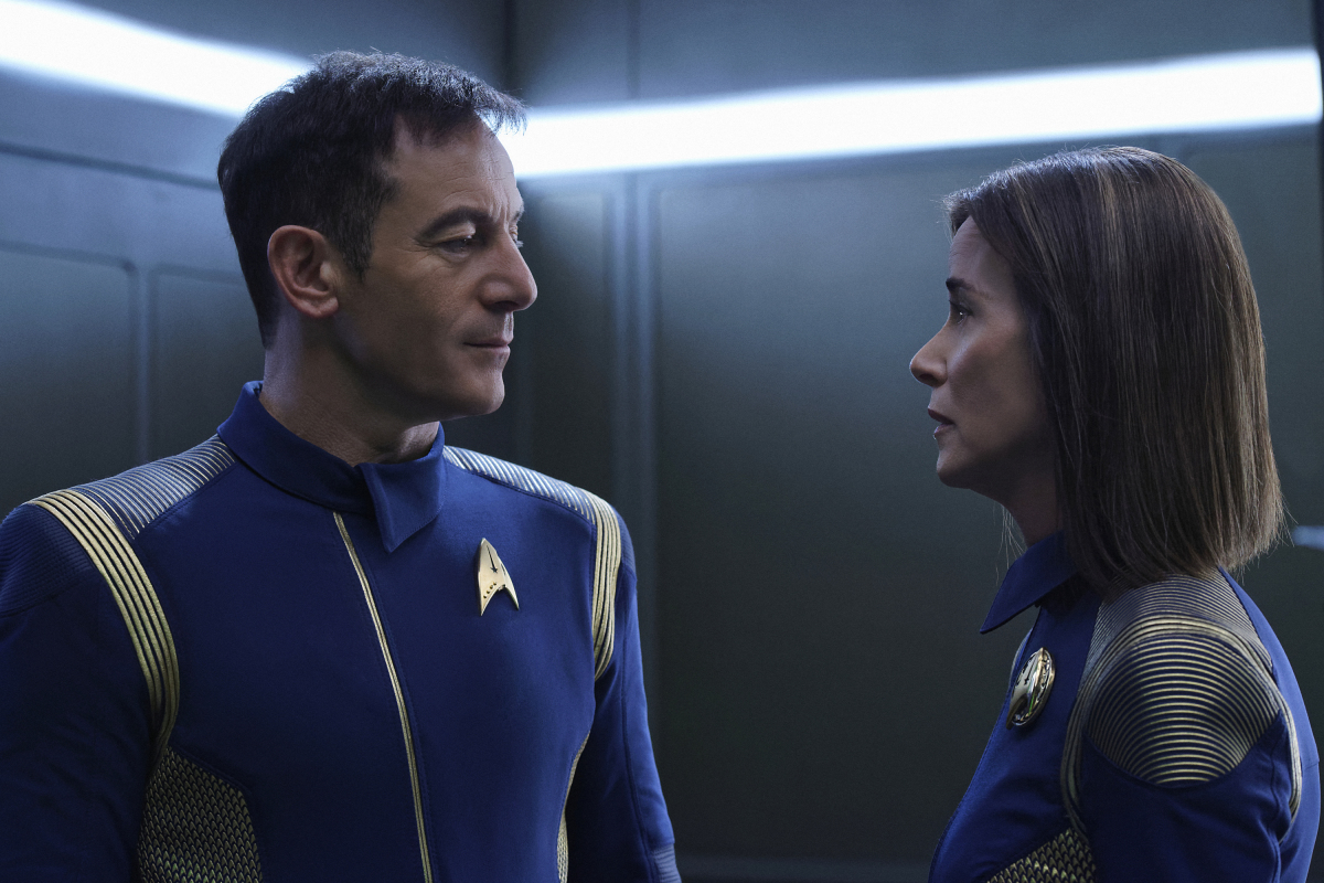 Jason Isaacs and Jayne Brook in Star Trek: Discovery (2017)