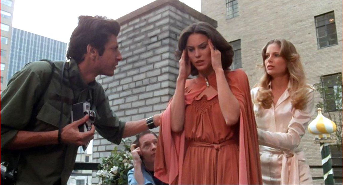 Jeff Goldblum, Deborah Raffin, and Cristina Raines in La sentinelle des maudits (1977)