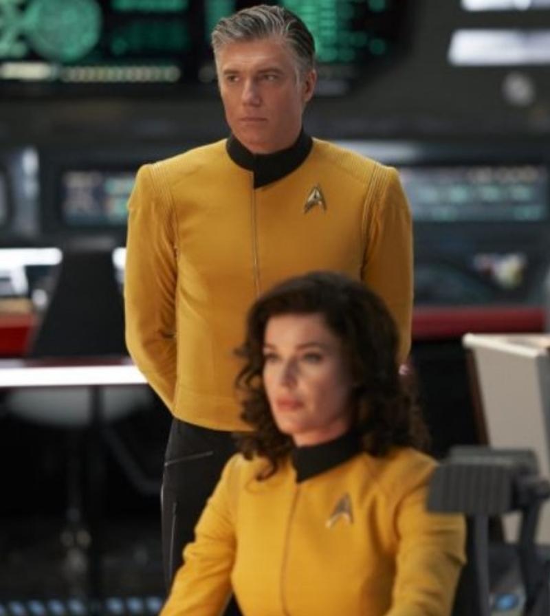 Rebecca Romijn and Anson Mount in Star Trek: Strange New Worlds (2022)