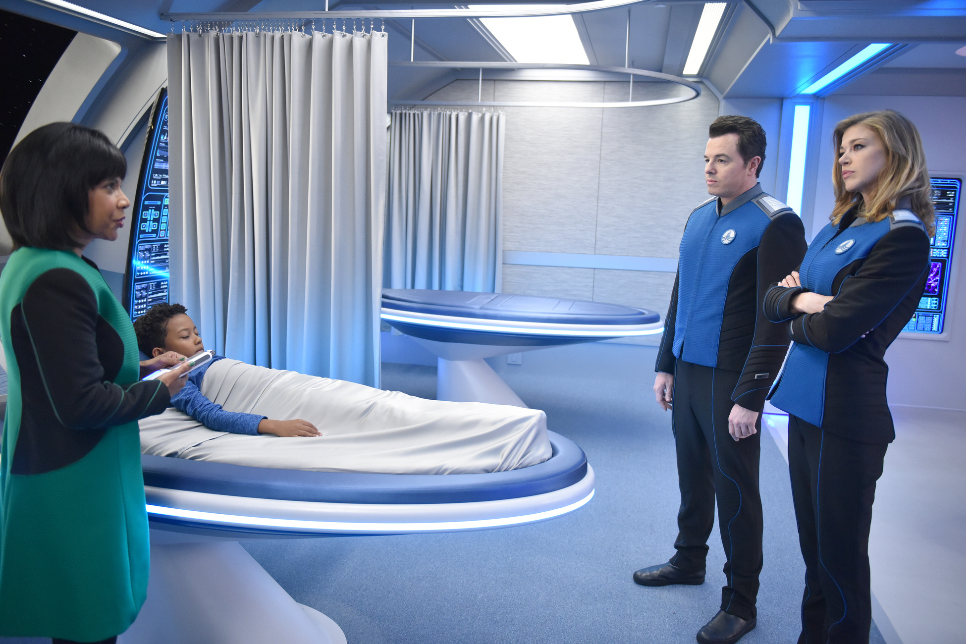 Penny Johnson Jerald, Seth MacFarlane, Adrianne Palicki, and Kai Wener in The Orville (2017)