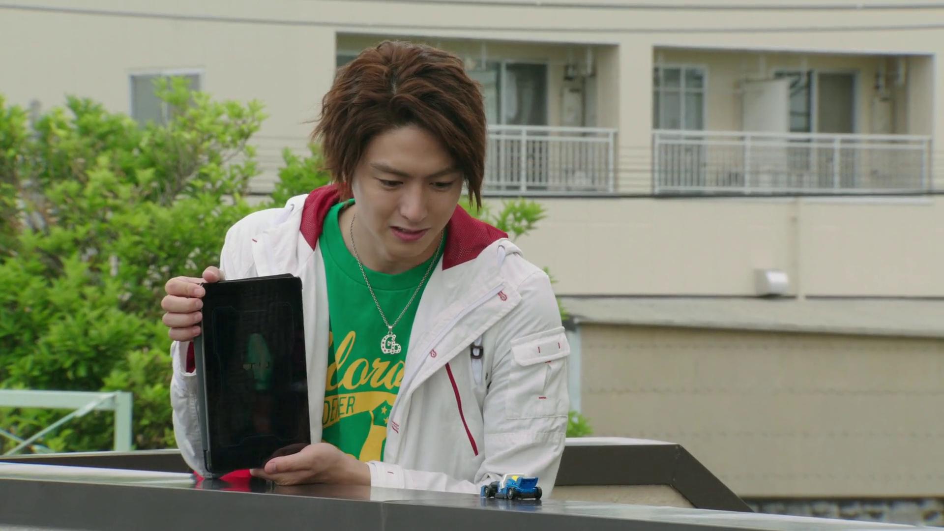 Masakazu Morita and Yû Inaba in Kamen Rider Drive (2014)