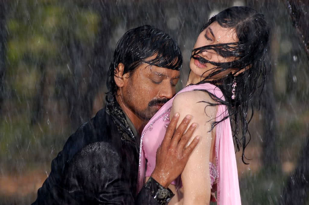 S.J. Suryah and Tamannaah Bhatia in Vyabari (2007)