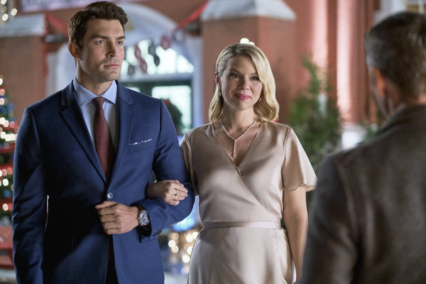 Ali Liebert and Peter Porte in A Christmas to Cherish (2019)