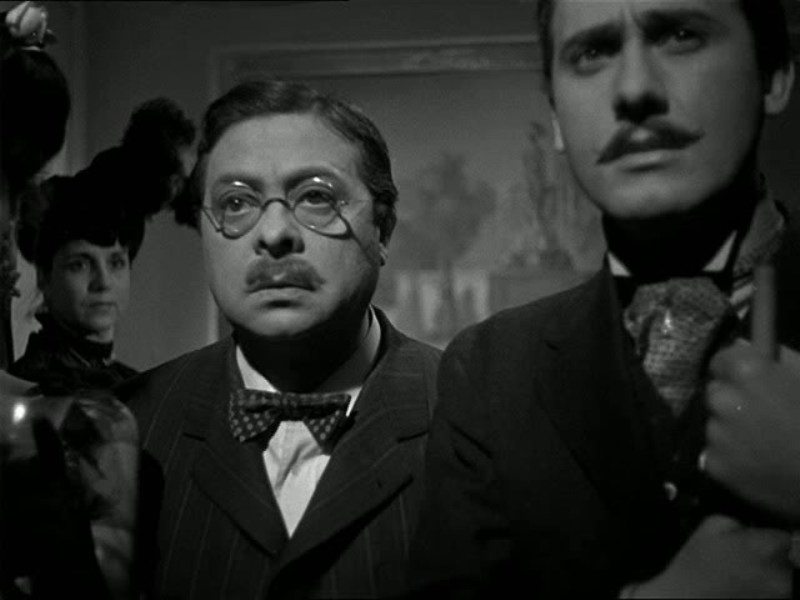 Aldo Fabrizi and Alberto Sordi in Flesh Will Surrender (1947)