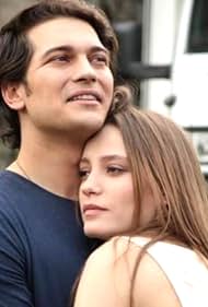 Serenay Sarikaya in Medcezir (2013)