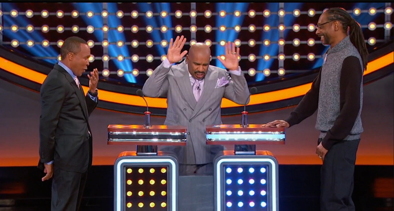 Snoop Dogg, Sugar Ray Leonard, and Steve Harvey in Celebrity Family Feud (2008)