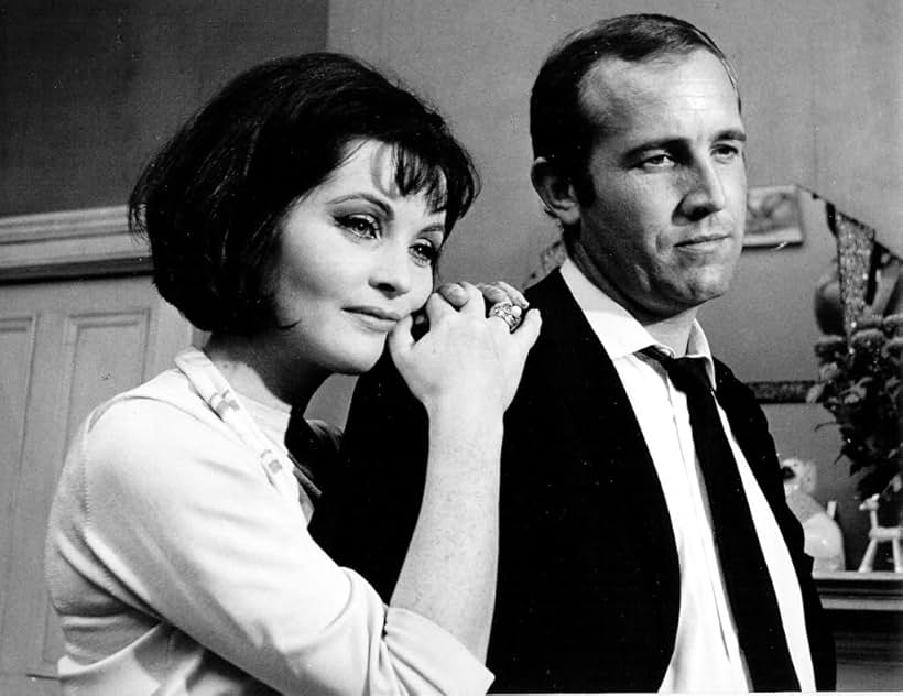 Yvonne Furneaux and Ian Hendry in Repulsione (1965)