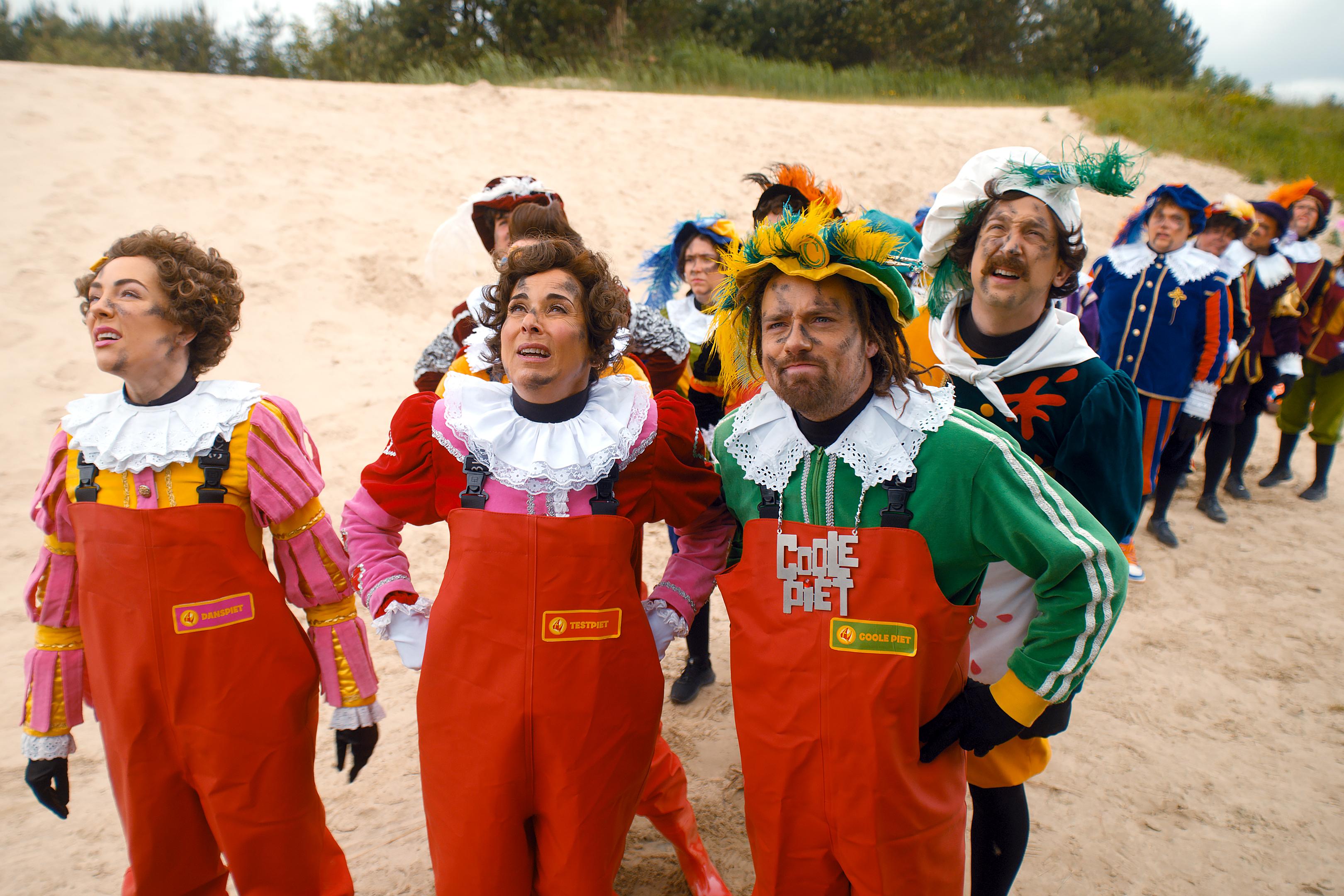 Beryl van Praag, Job Bovelander, Anouk de Pater, and Tim Oortman in De Club van Sinterklaas Film: de Gestrande Stoomboot (2023)