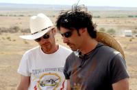 NO COUNTRY FOR OLD MEN, writers and directors Ethan Coen, Joel Coen, on set, 2007. ©Miramax