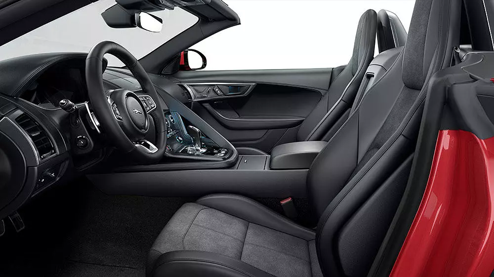 R-DYNAMIC BLACK COUPÉ interior