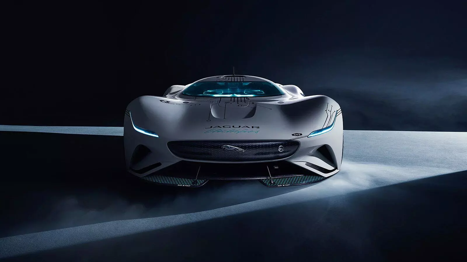 A COCKPIT CRAFTED FOR RACING