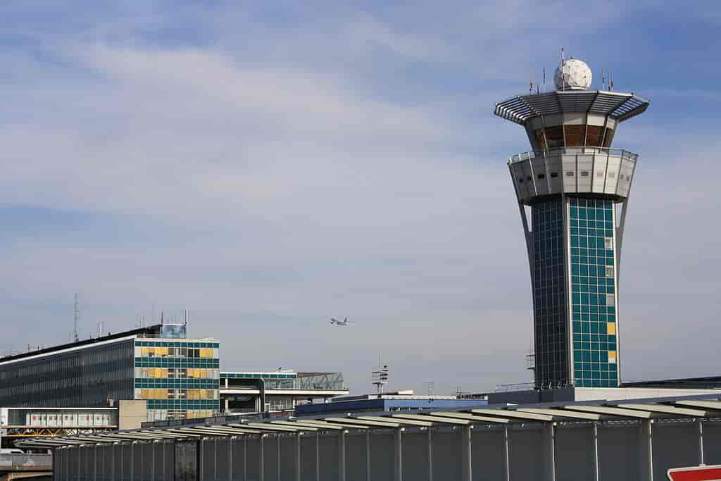 Kontroltårnet og Sydterminalen i Aéroport Paris-Orly, 2011.