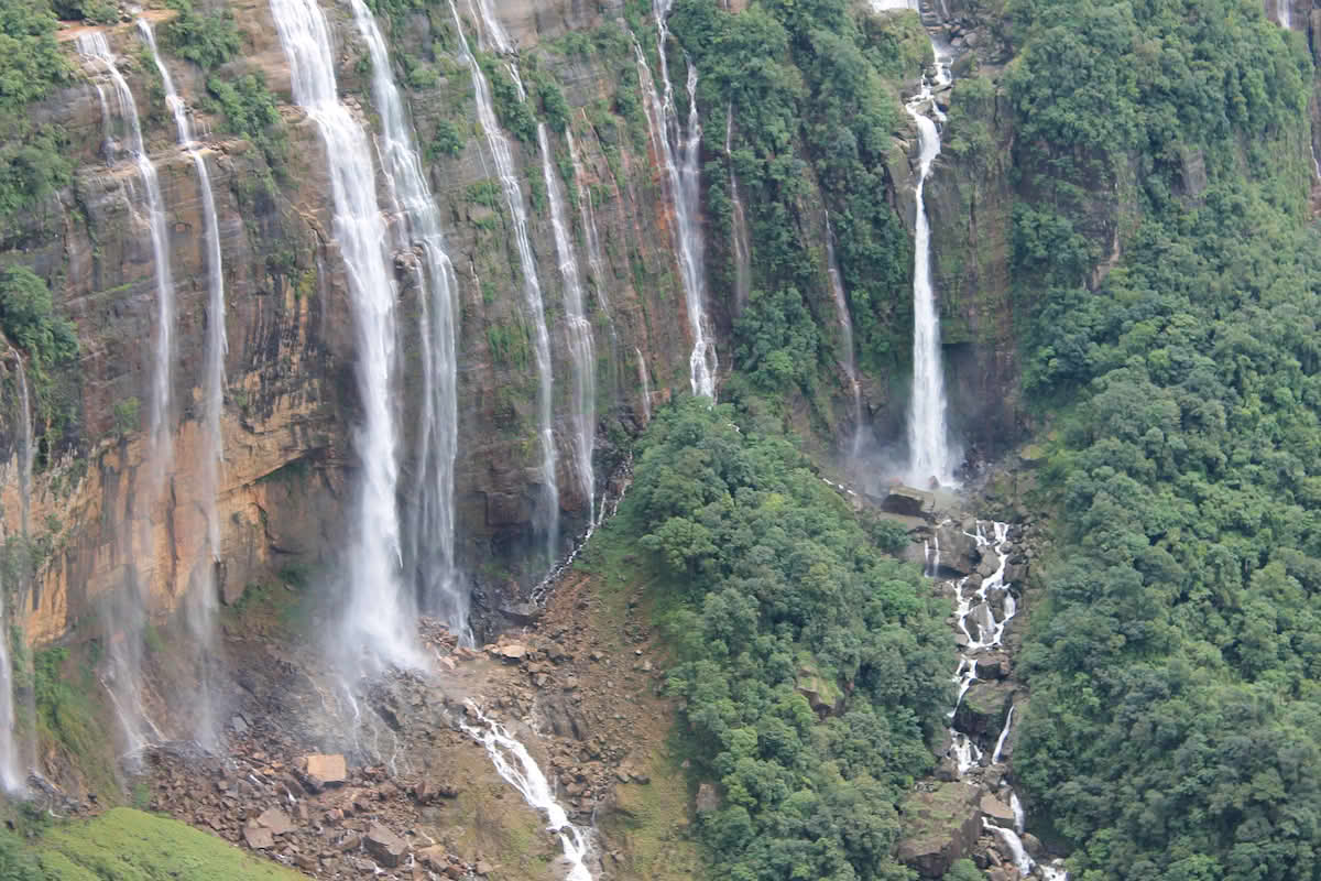 Nohkalikai falls