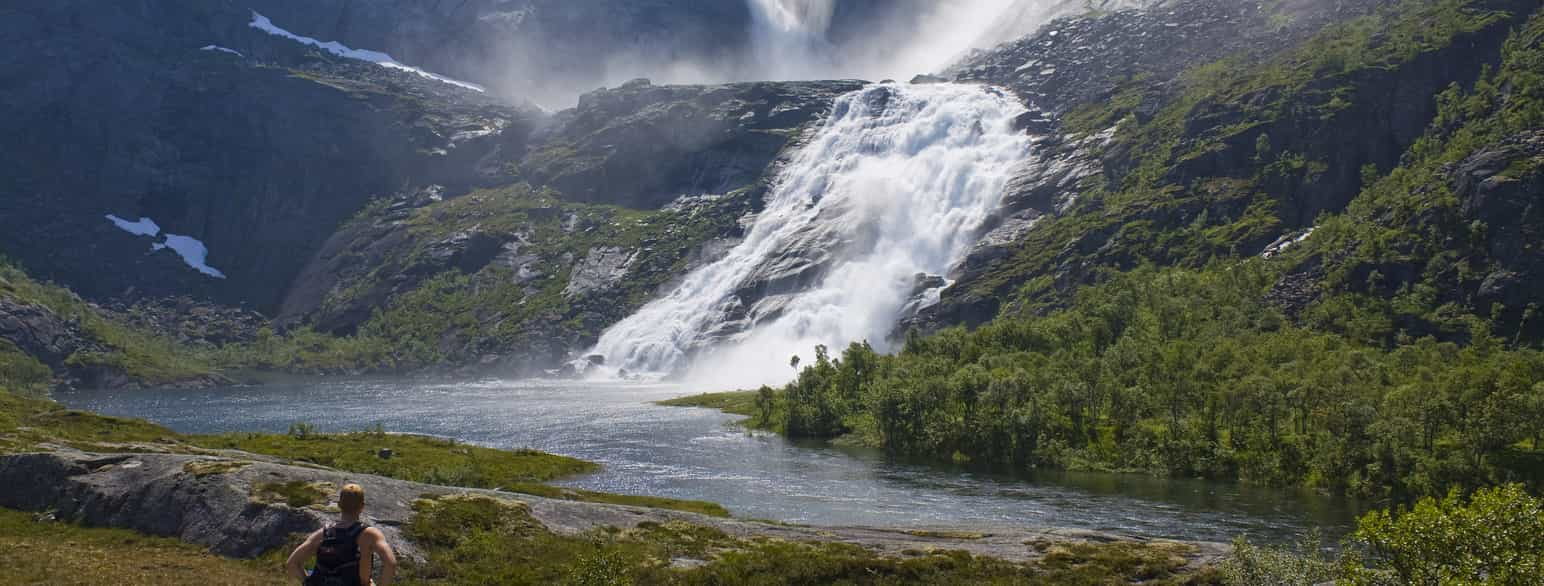 Sommer ved Søtefoss i Hardanger