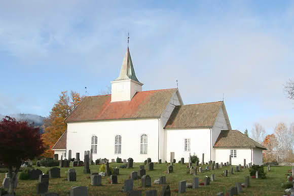 Hof kirke, en av kommunens middelalderkirker.
