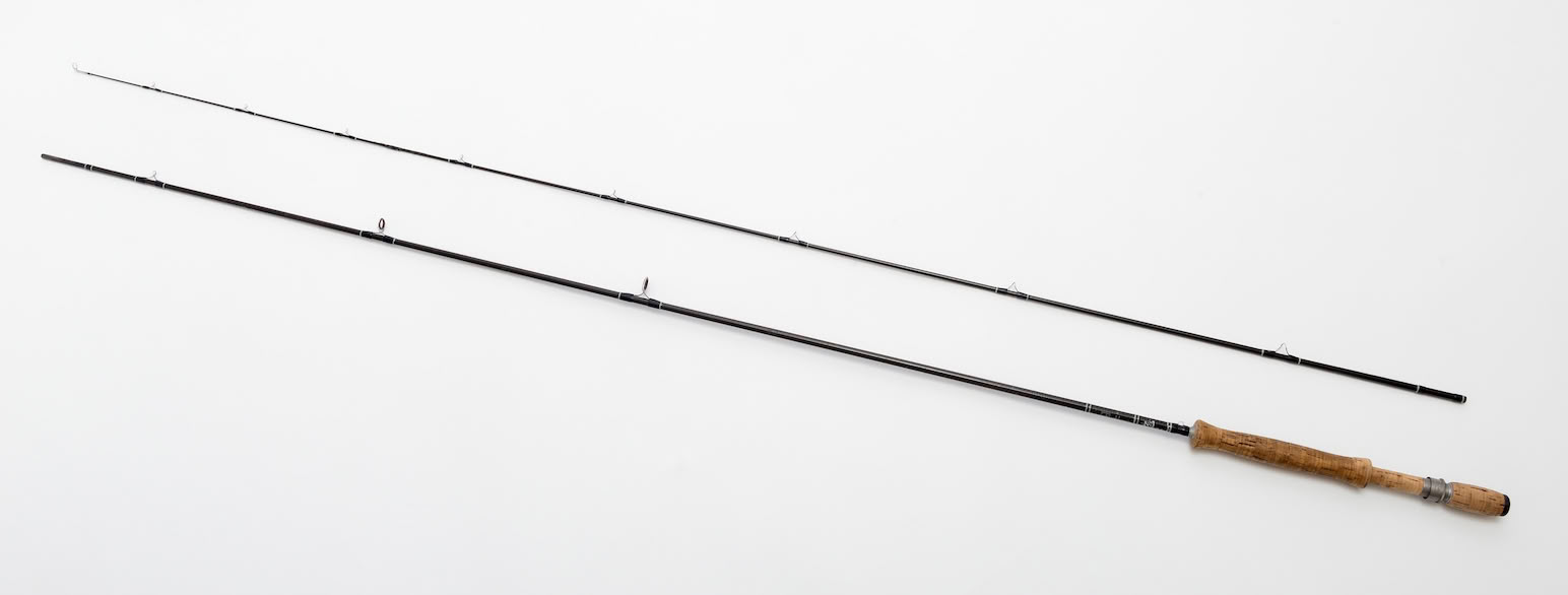 Enhånds fluestang i karbonfiber som har vært i bruk fra tidlig 1990-tall