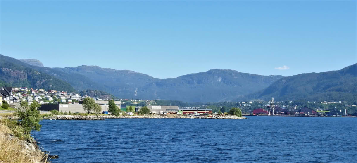 Sauda sett frå fjorden