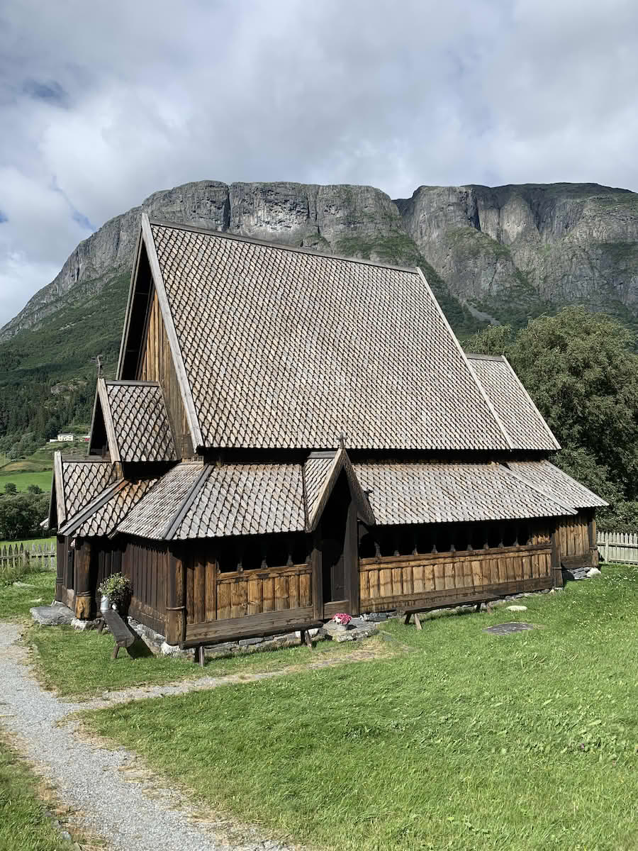 Øye stavkyrkje