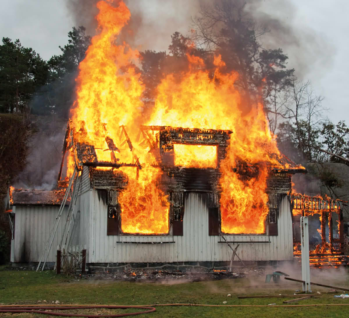 Flammebrann (overtent hus)