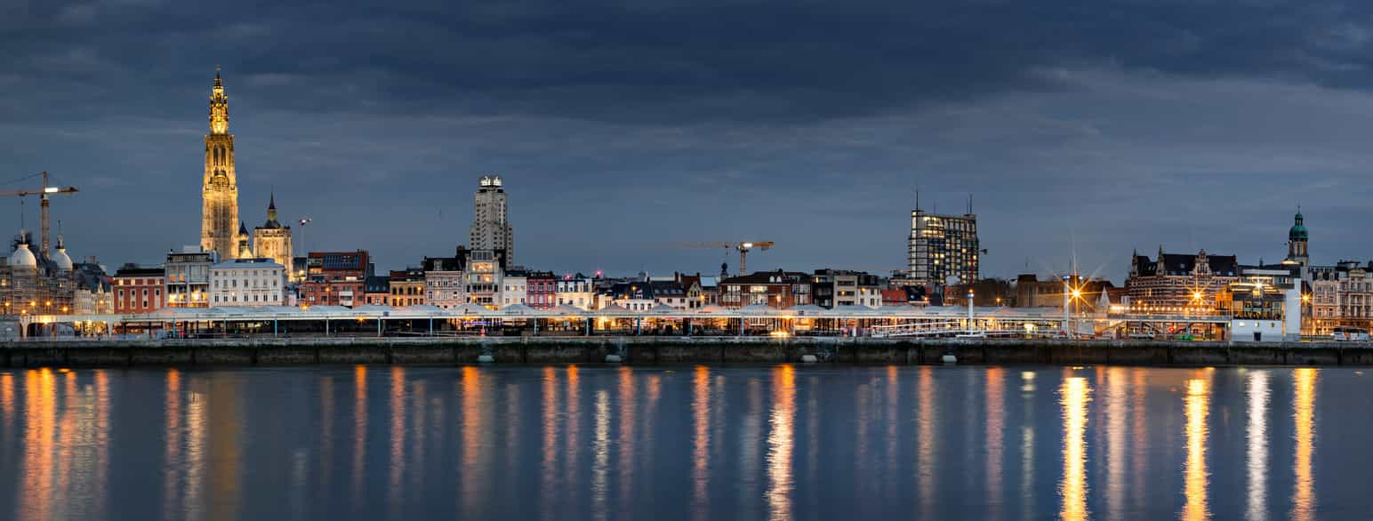 Antwerpen ligger ved elven Schelde i Belgia