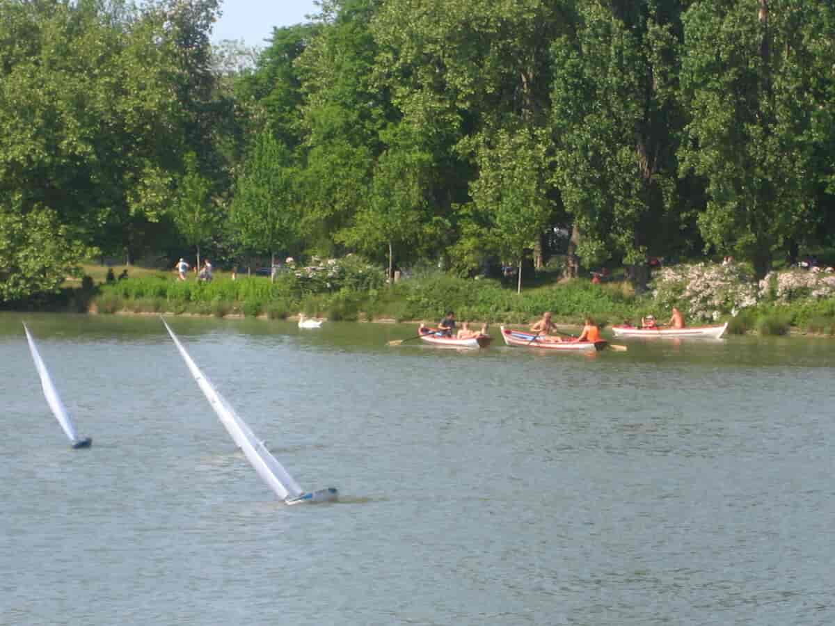 Innsjø i parken Bois de Vincennes