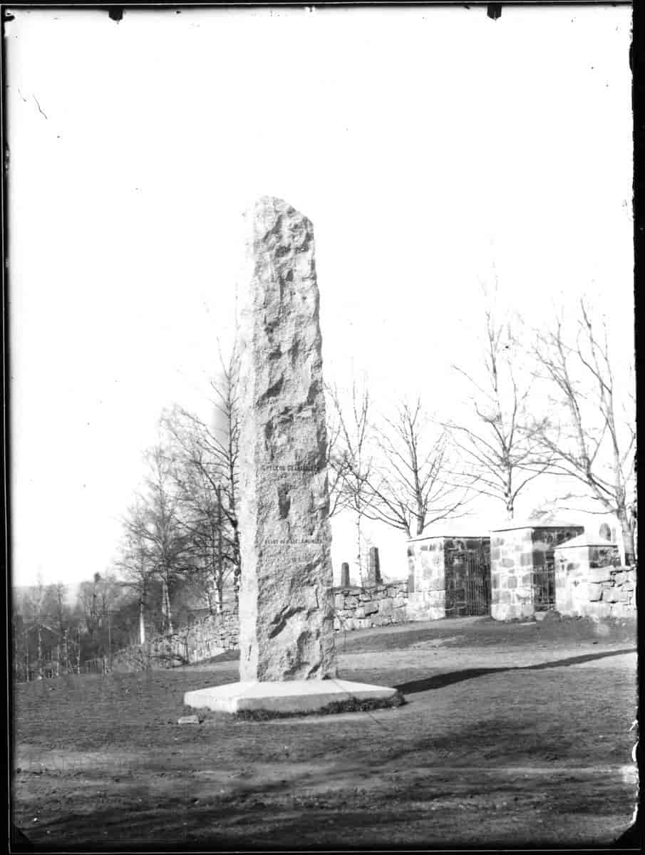 Bautastein over Gregers Granavollen, reist på Granavollen i 1916