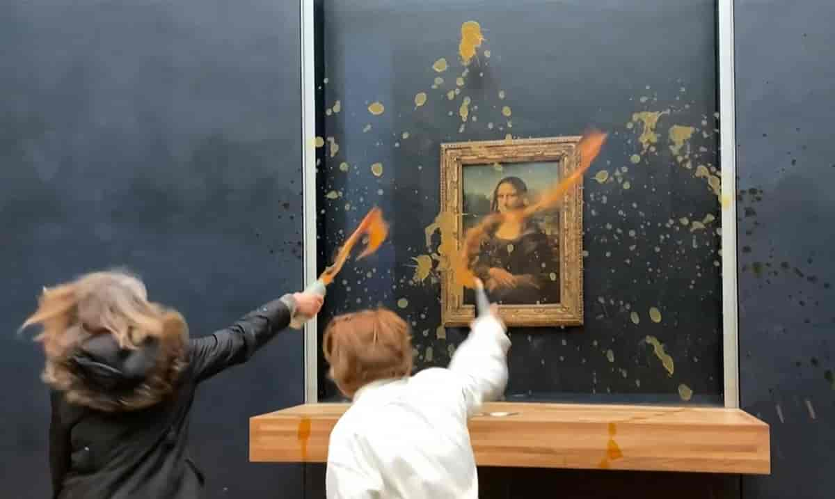 Aksjonister kaster suppe på Mona Lisa (2024)