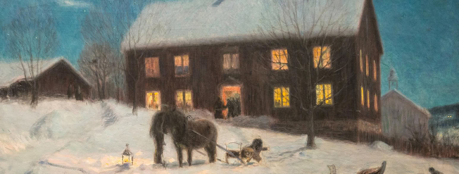 Et maleri av et trehus i to etasjer. Det er snø rundt huset og det står en hest med slede foran huset.