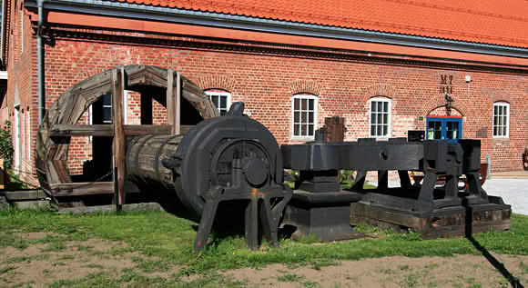 Vanndrevet hammer fra Fritzøe Jernverk. I dag på Larvik Museum.