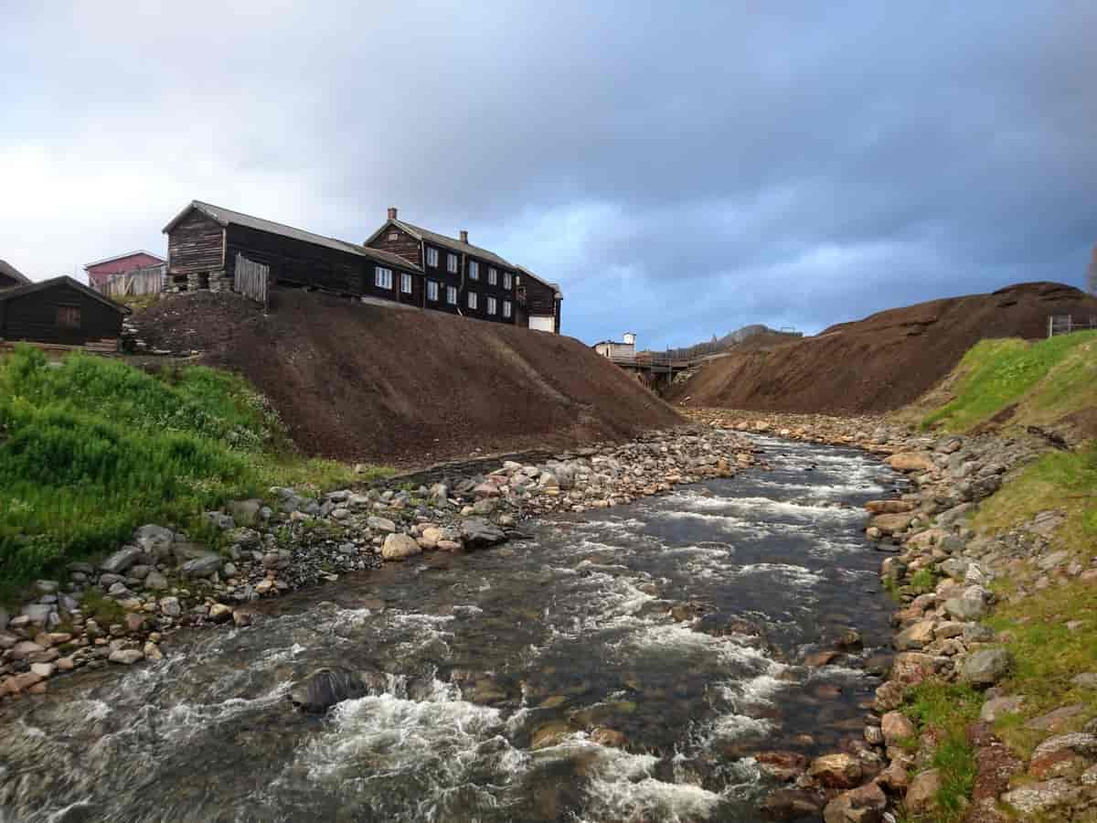 Ved slagghaugene på Røros