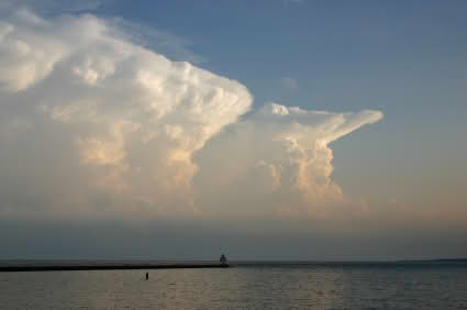 Fullt utviklede cumulonimbus-skyer.
