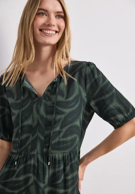 Knielange jurk met gespleten hals en print deep bound green Vrouw in donkergroen midi-jurk met bladmotief, halflange mouwen en V-hals.